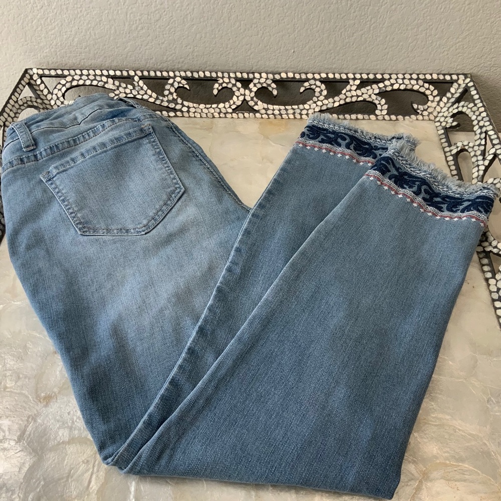 EARL JEANS WOMEN’S SKINNY ANKLE 70s VIBE EMBROIDERY, LIGHT WASH DENIM & PINK, 6